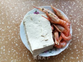 红虾香菇炖豆腐的做法步骤：2