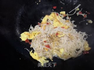 金针菇炒鸡蛋的做法步骤：10