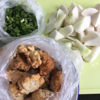 炸肉圆菜头汤的做法步骤：1