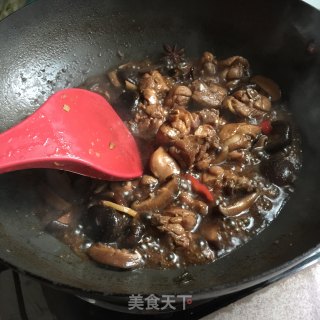 香菇焖鸡腿的做法步骤：10