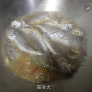 酱烧黄花鱼的做法步骤：7