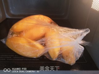 微波炉版烤地瓜-街边美食的做法步骤：3