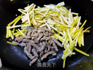 蒜黄炒肉丝的做法步骤：8