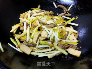 蒜黄炒肉丝的做法步骤：10