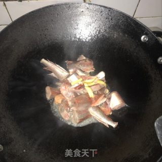 角鱼焖萝卜干的做法步骤：3