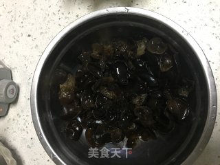 木耳炒娃娃菜的做法步骤：2