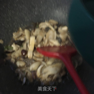 “快手汤”新鲜姬松茸海参肉片汤的做法步骤：11