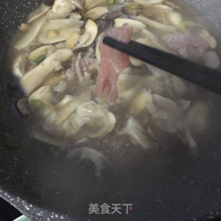 “快手汤”新鲜姬松茸海参肉片汤的做法步骤：14