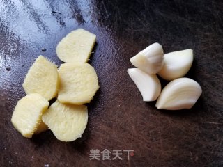 土豆烧排骨的做法步骤：3