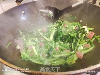 香肠炒菠菜的做法步骤：9