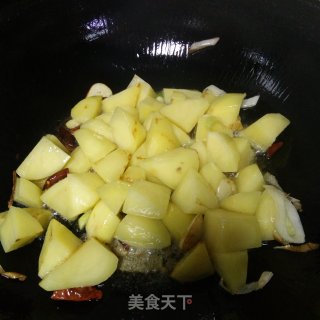 鸡翅根炖土豆的做法步骤：3