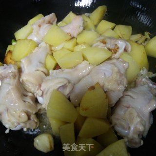 鸡翅根炖土豆的做法步骤：4