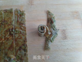 春日应季美食   香椿鸡蛋卷的做法步骤：8