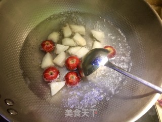 雪梨山楂糖水的做法步骤：5