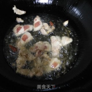 五花肉炖土豆芸豆的做法步骤：2