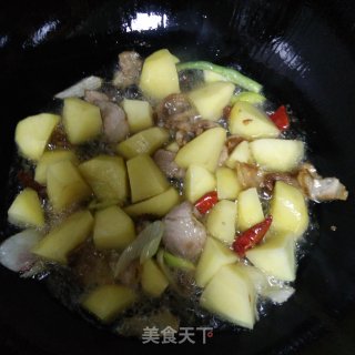 五花肉炖土豆芸豆的做法步骤：4