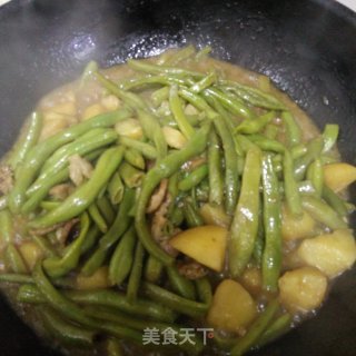 五花肉炖土豆芸豆的做法步骤：7