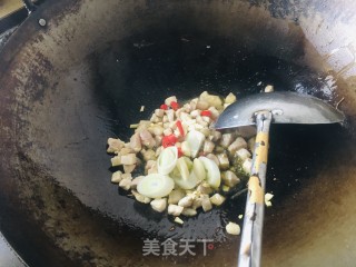 萝卜干炒肉丁的做法步骤：5