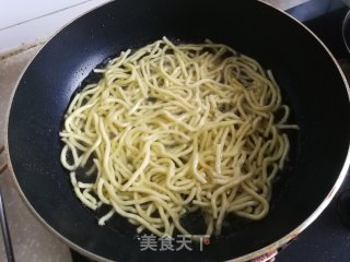 生菜鸡蛋面的做法步骤：2