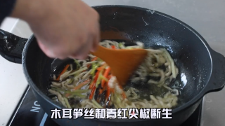 鱼香肉丝的做法步骤：11