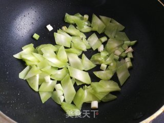 莴笋花菜炒肉片的做法步骤：6