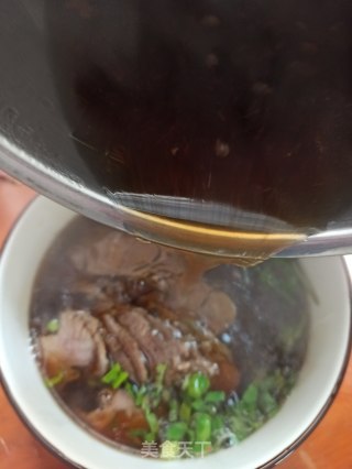 酸辣牛肉粉丝汤的做法步骤：7