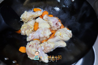 12个月以上辅食咖喱鸡腿饭的做法步骤：3