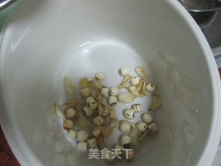 春节润燥汤水——苹果莲子银耳羹的做法步骤：4