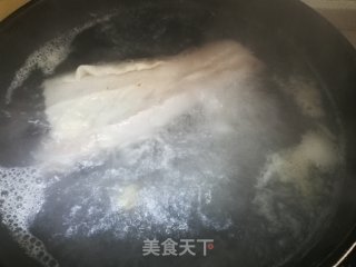 土豆烧五花肉的做法步骤：2