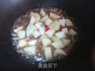 土豆烧五花肉的做法步骤：6