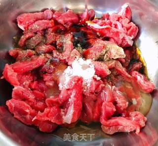 #肉菜#香酥牛肉炒芹菜的做法步骤：2