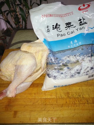 电饭煲盐焗鸡的做法步骤：1