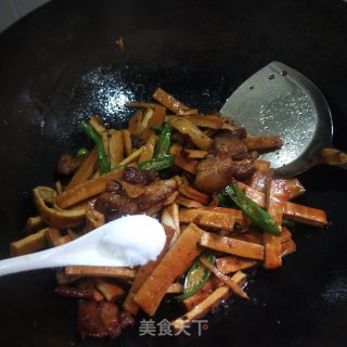 香干炒五花肉的做法步骤：9