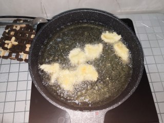 可零食可主食的炸土豆泥的做法步骤：7