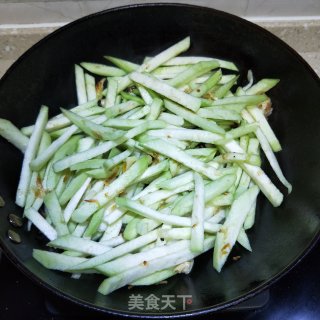 虾米炒青茄的做法步骤：6