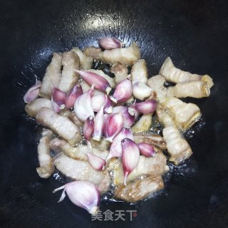 茨菇焖五花肉的做法步骤：4