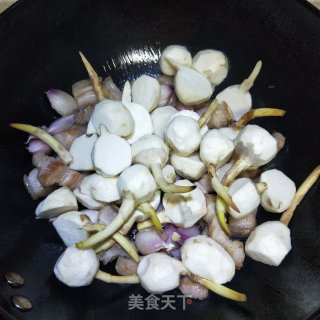 茨菇焖五花肉的做法步骤：5