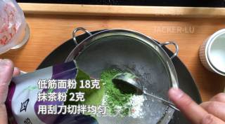 抹茶蛋白小饼干和法式猫舌饼干，大量消耗蛋白，味道不腻，又香又脆。的做法步骤：5