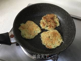 土豆丝饼的做法步骤：9