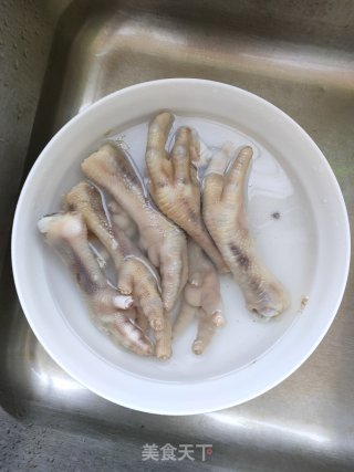 电饭煲酱香鸡爪的做法步骤：4