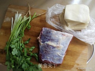 牛肉抄手的做法步骤：1