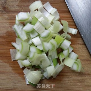 葱花鸡蛋炒饭的做法步骤：2