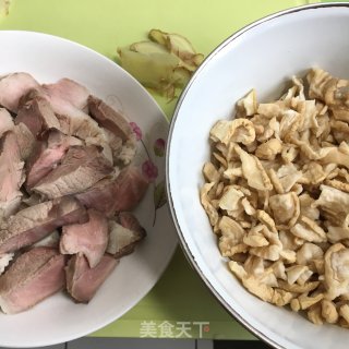 萝卜干烧肉的做法步骤：1