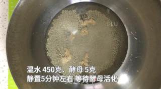 鲜肉包子家常做法，鲜嫩多汁，香而不腻，满满肉香的大包子。的做法步骤：1