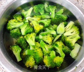 西兰花炒牛肉的做法步骤：6