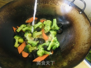 清炒西兰花的做法步骤：8