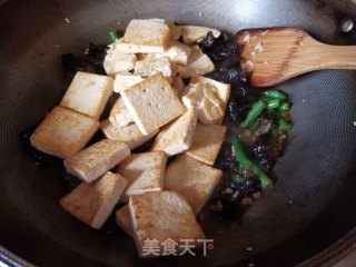 木耳烧豆腐的做法步骤：10