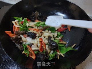 木耳肉片炒白玉菇的做法步骤：16