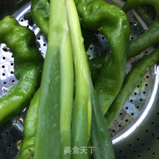 孜然青椒炒肉的做法步骤：2