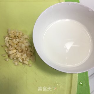 蒜蓉浇汁拌生菜的做法步骤：2